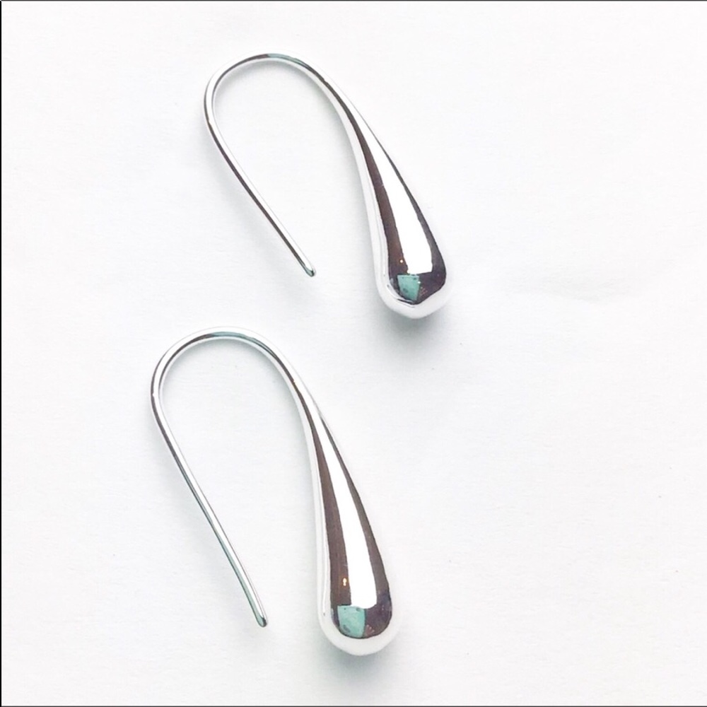 ⤵️$20 925 Solid Sterling Silver Tear Drop Earrings